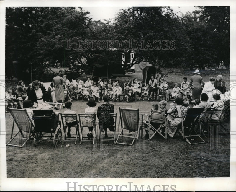 Load image into Gallery viewer, 1941 Press Photo istol England Duchess of Beaufort's estate now Hinnegar camp
