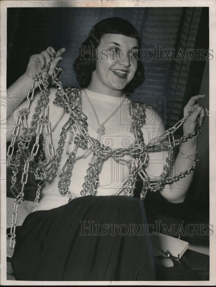 Load image into Gallery viewer, 1950 Press Photo Florence Ann Cavalier with chains on in Cleveland Ohio
