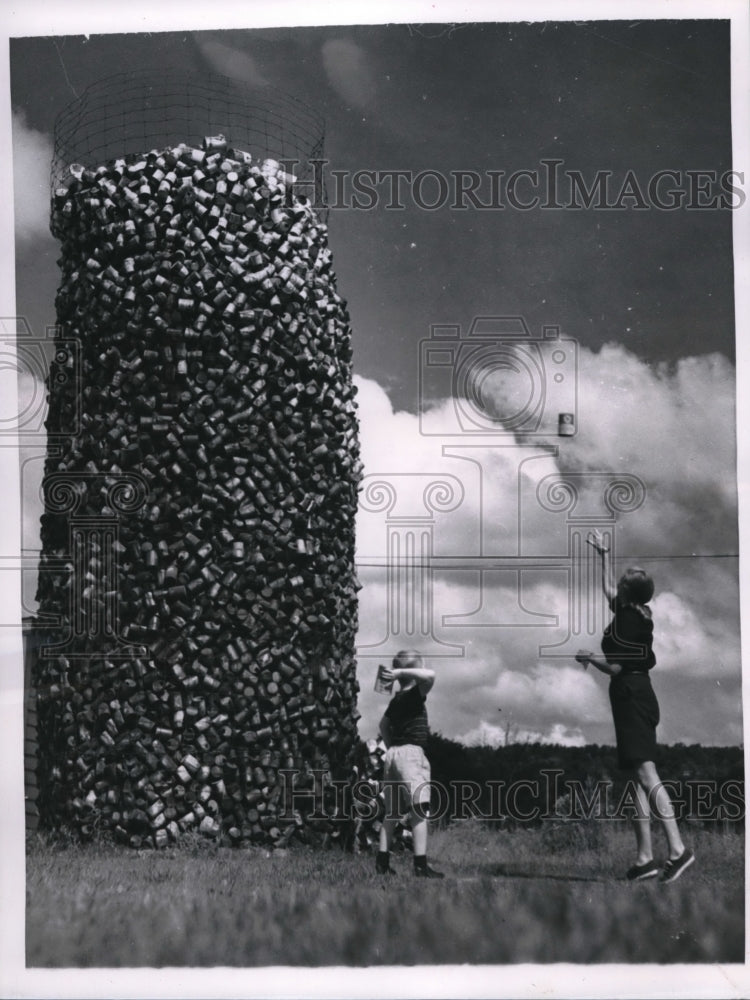 1955 Press Photo Buskirk NY Huge collection of empty oil cans for recycling