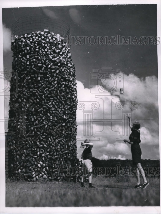 1955 Press Photo Buskirk NY Huge collection of empty oil cans for recycling