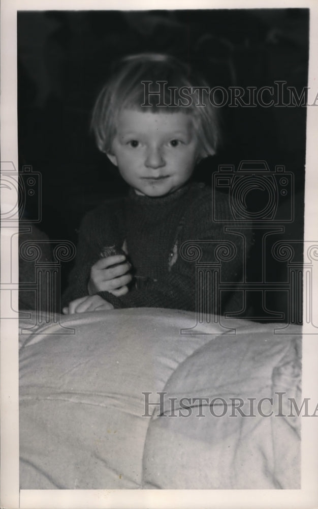 1949 Press Photo A baby sits on her luggage at Hochland