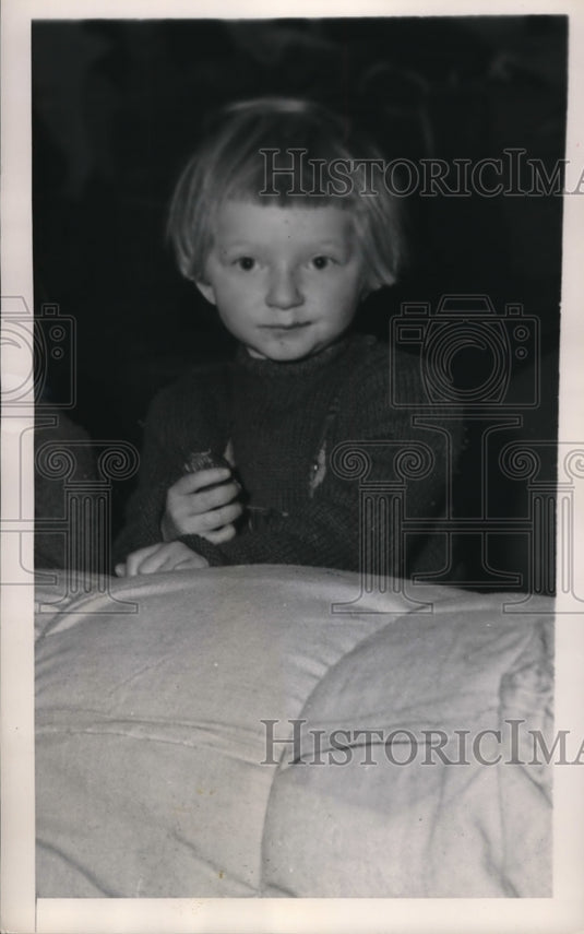 1949 Press Photo A baby sits on her luggage at Hochland