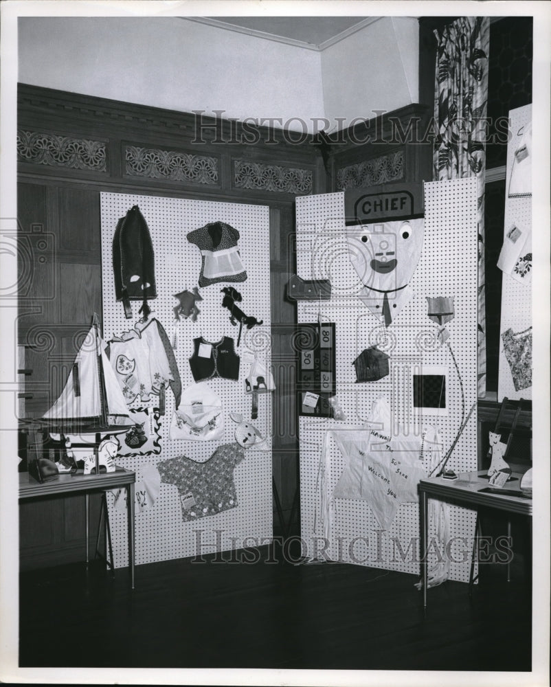 1959 Press Photo Craft carnival display at A mall in Cleveland Ohio - ned02533