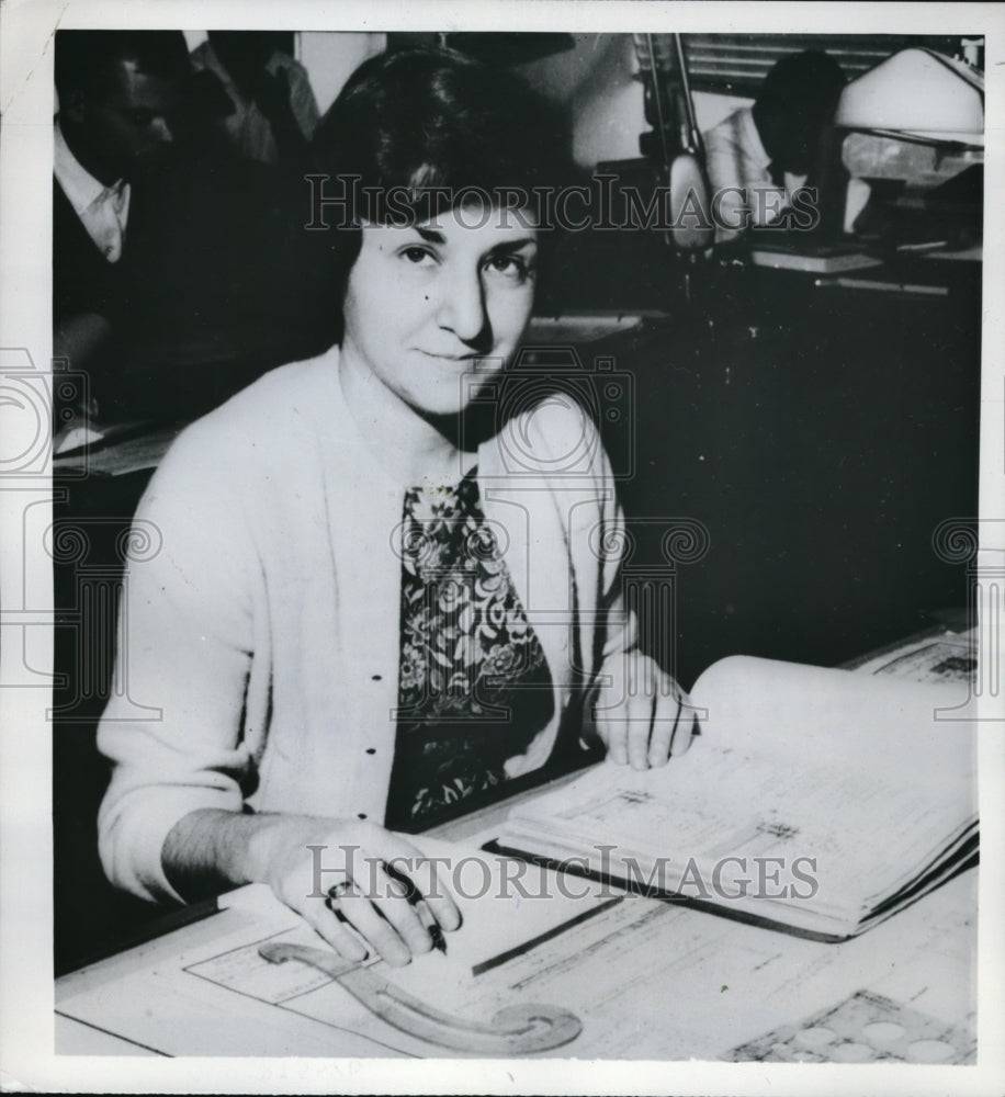 1962 Press Photo Lansing Mich Widad Mushaka bridge designs for Highway dept