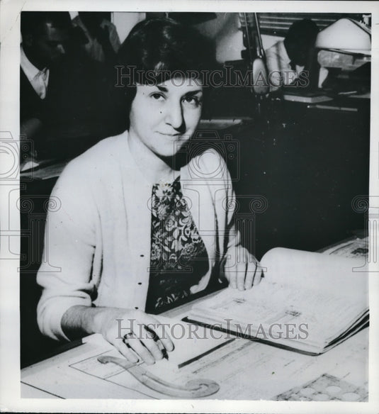 1962 Press Photo Lansing Mich Widad Mushaka bridge designs for Highway dept