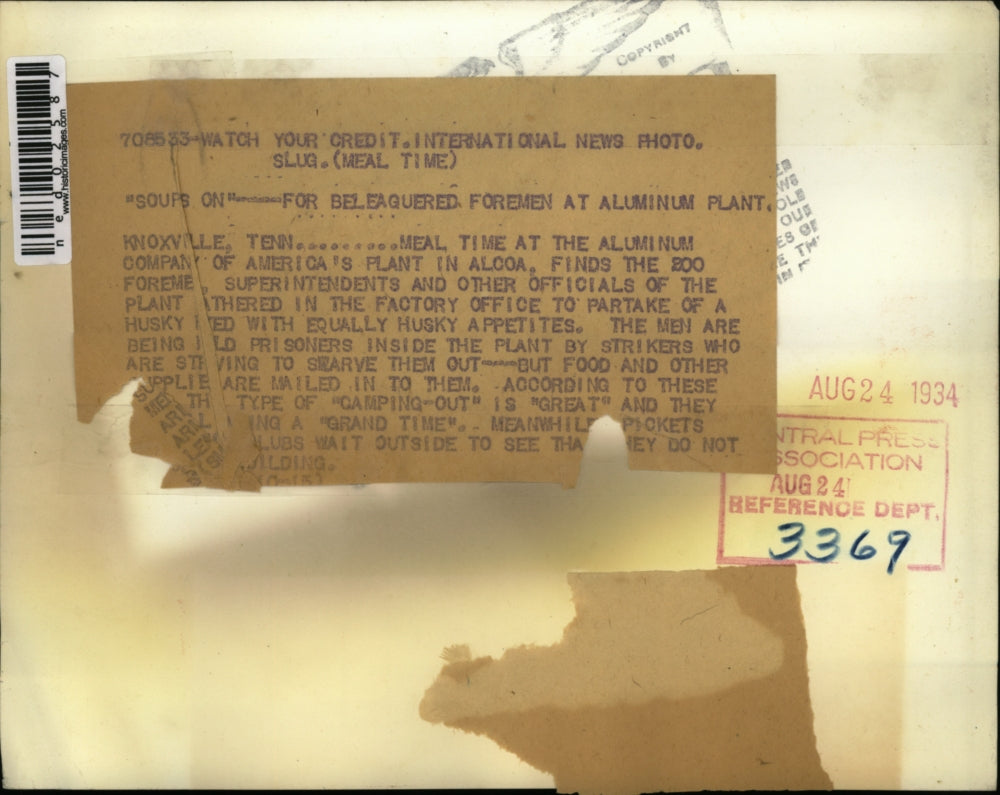 1934 Press Photo Knoxville TN Aluminum Compan of America workers at lunch