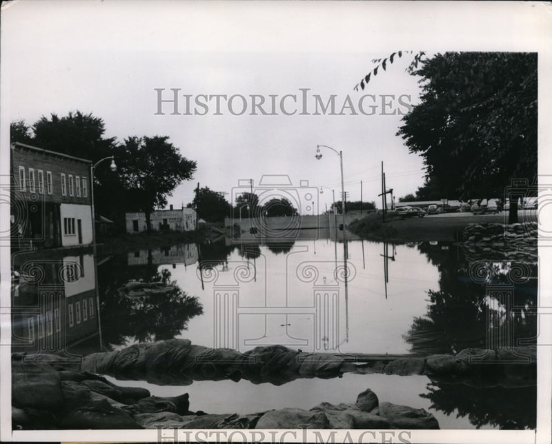 Load image into Gallery viewer, 1951 Press Photo Lawrence Kan rising flood waters submerge overpass
