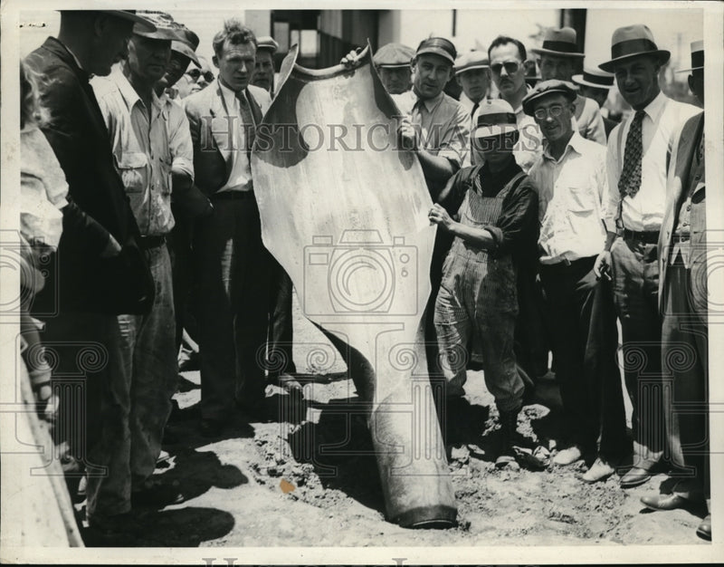 Load image into Gallery viewer, 1932 Press Photo Ammonia tanker explosion debris
