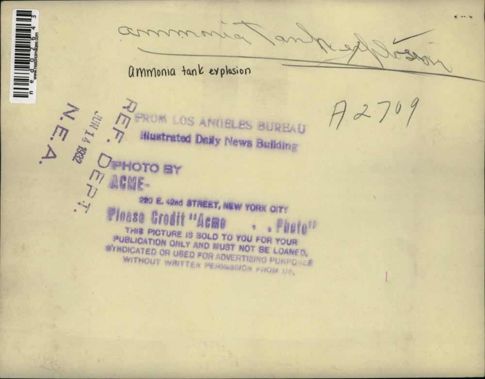 1932 Press Photo Ammonia tanker explosion debris