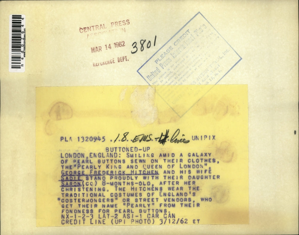 1962 Press Photo London George F Hitchen & wife Sadie & baby at christening