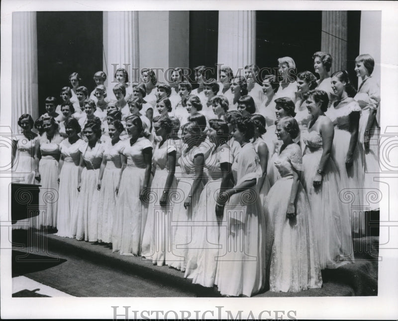 Load image into Gallery viewer, 1954 Press Photo Athens Greece Smith College Chamber singers perform
