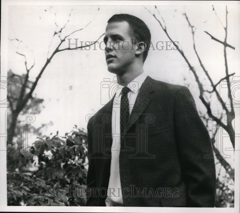 Load image into Gallery viewer, 1966 Press Photo Columbus Ga SP4 Harry Muir AWOL from the Army
