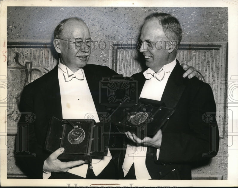 Load image into Gallery viewer, 1939 Press Photo Philadelphia Pa Dr Rufus Jonesm Clarence Pickett awards
