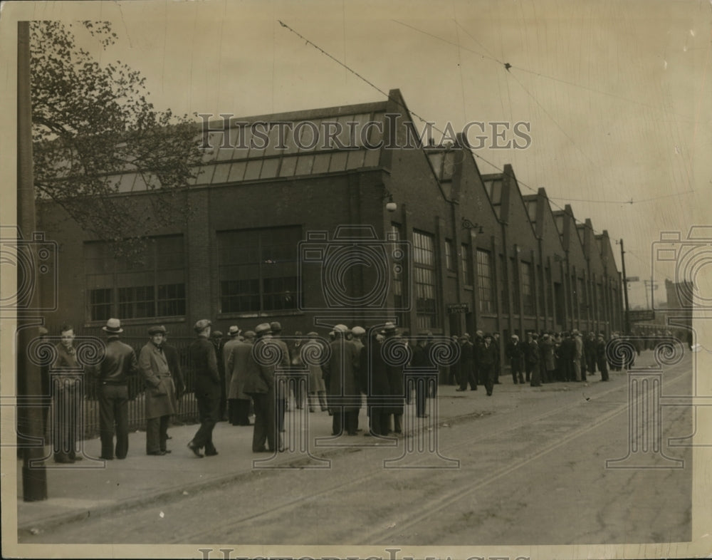 1935 Press Photo Pickets at White plant in Ohio