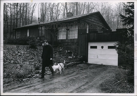 1967 Press Photo A walk with two buddies
