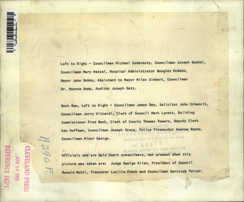 1961 Press Photo M. Zaderecky is a subscriber of the Gold Heart subscribers