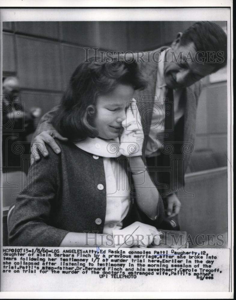 1960 Press Photo Los Angeles Atty Ed Raskin comforts Patti Daugherty
