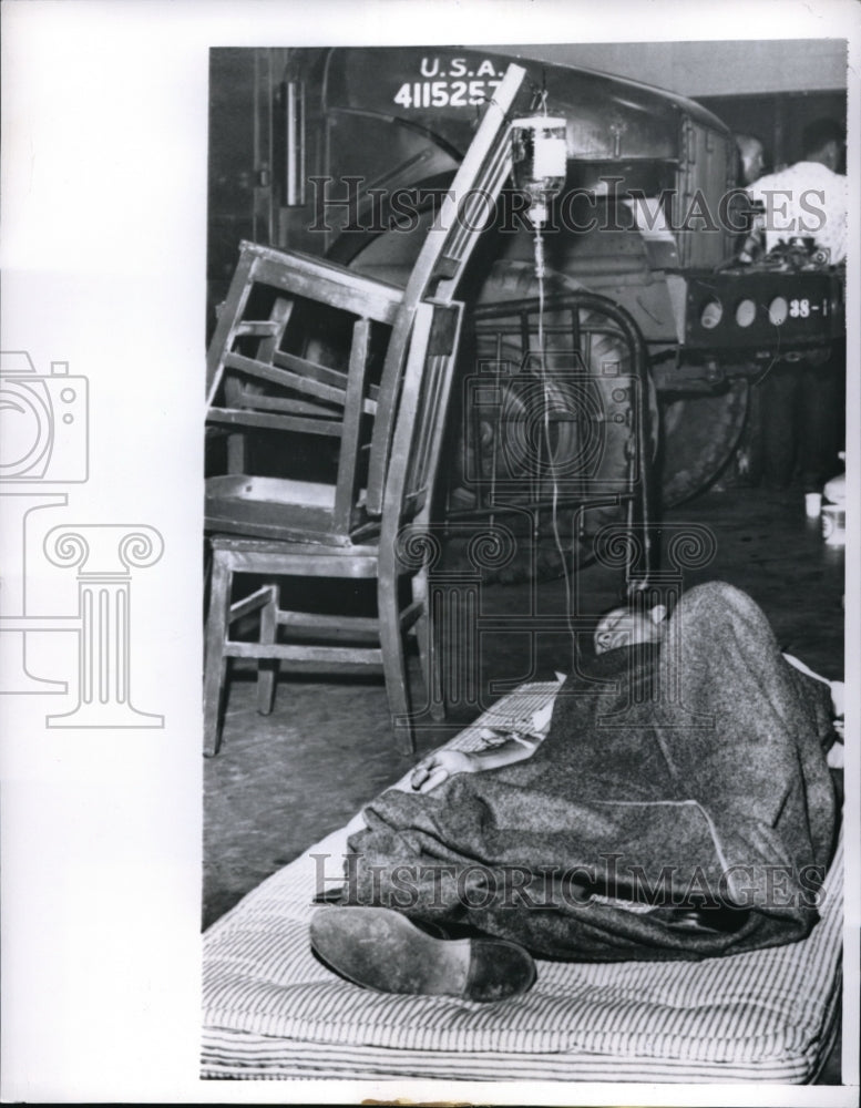 1969 Press Photo Angola Ind stricken man with food poisoning at Miles Lab picnic