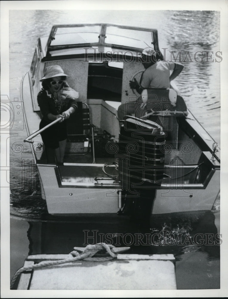 Load image into Gallery viewer, 1962 Press Photo Surest way to spot a landlubber is to watch him dock.
