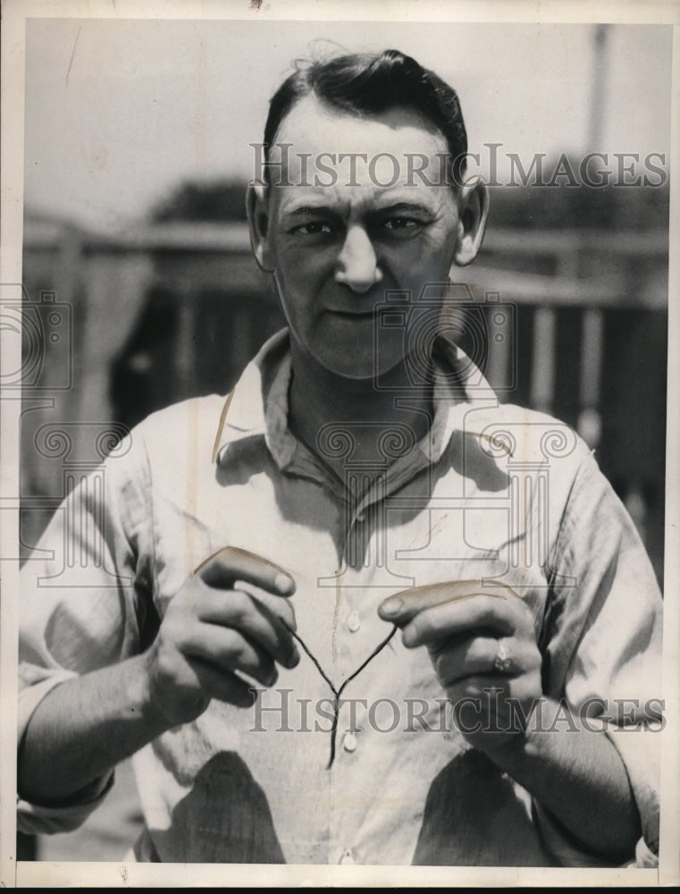1935 Press Photo Jack Hansen and 3 headed worm - ned02802