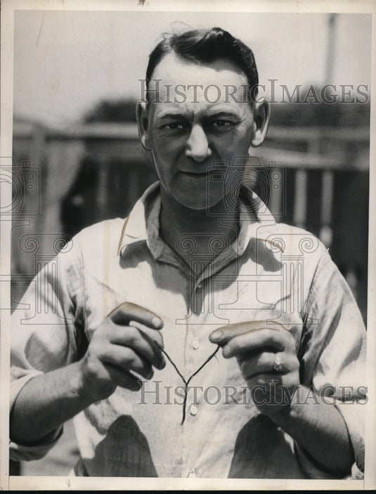 1935 Press Photo Jack Hansen and 3 headed worm - ned02802
