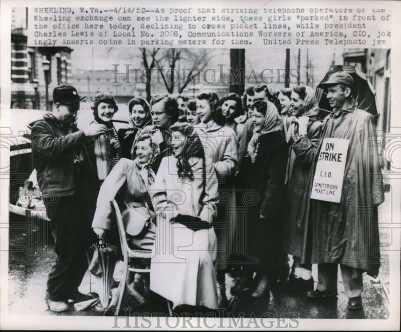 Load image into Gallery viewer, 1952 Press Photo Girls parked in front of office for Telephone operators strike
