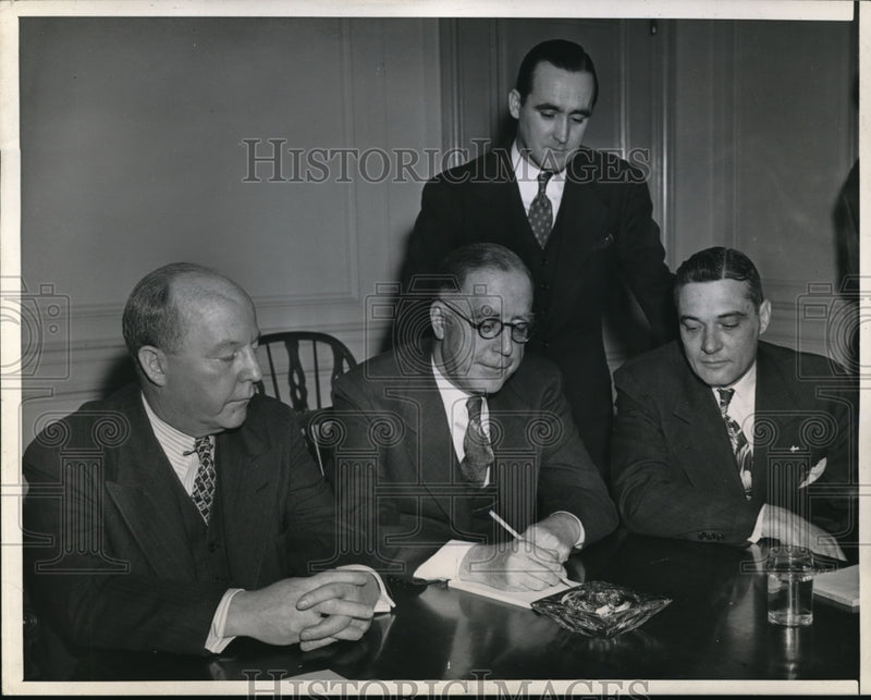 Load image into Gallery viewer, 1946 Press Photo James Lafferty, Schwellenbach, Ernest Weaver &amp; Joseph Bierne
