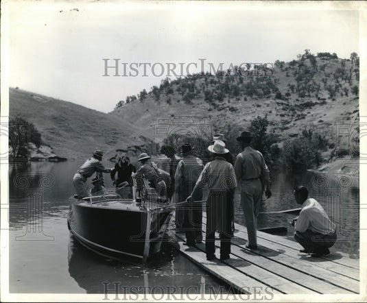 1943 Press Photo Friant old resident Khart to Millerton Lake