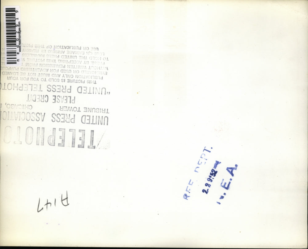 1952 Press Photo Roberta Reny relaxes with nurse Mary Jane Weir