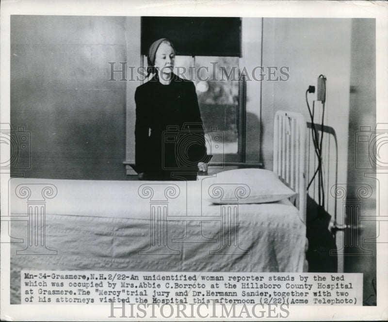 Load image into Gallery viewer, 1950 Press Photo Unidentified woman reporter stands by the bed - ned02926
