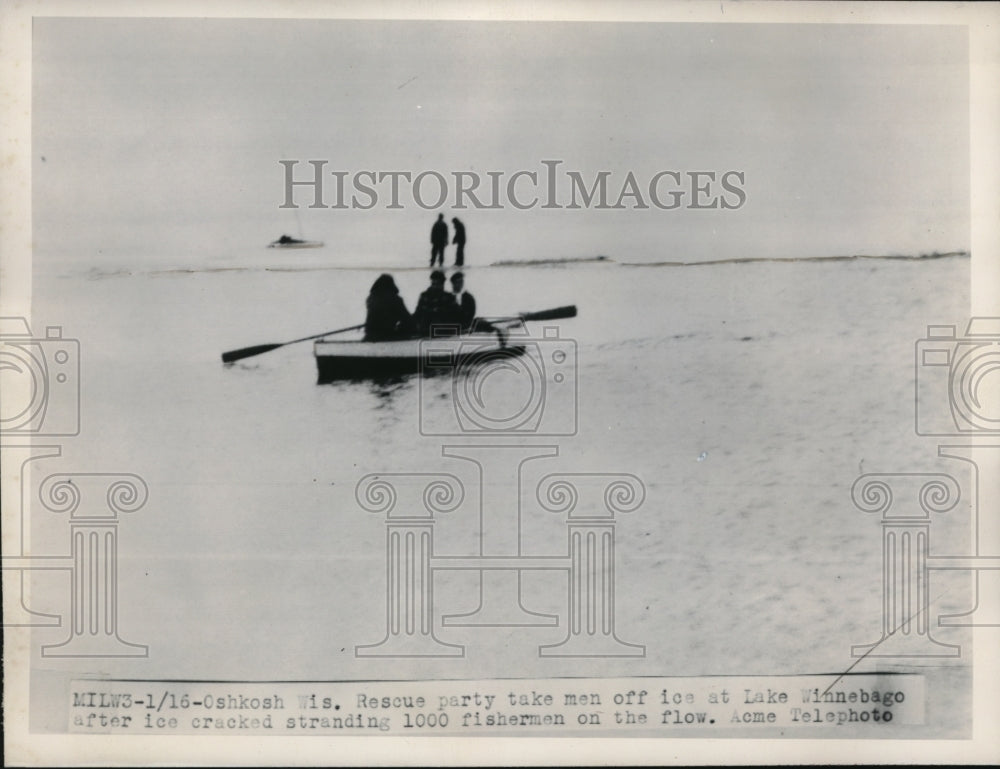1950 Press Photo At the Lake Winnebago after an ice cracked