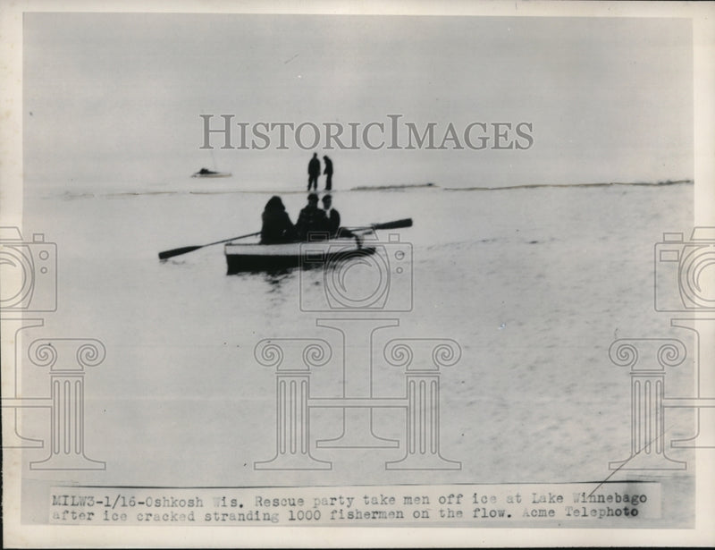 Load image into Gallery viewer, 1950 Press Photo At the Lake Winnebago after an ice cracked
