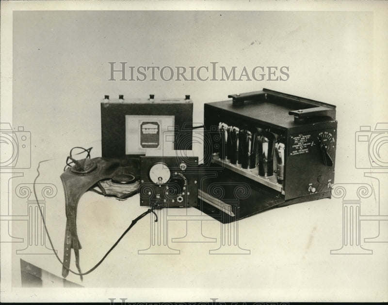 Load image into Gallery viewer, 1929 Press Photo Radio equipment for a N.A.T. express plane
