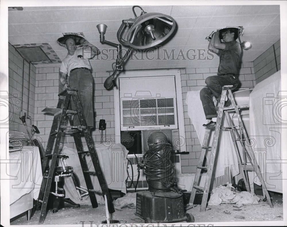 Press Photo Lakewood Hospital remodeling emergency room ward