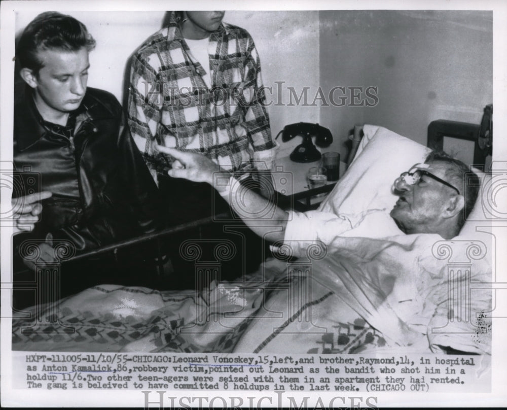 1955 Press Photo Leonard Vonoskey was pointed by the robbery victim Kamalick
