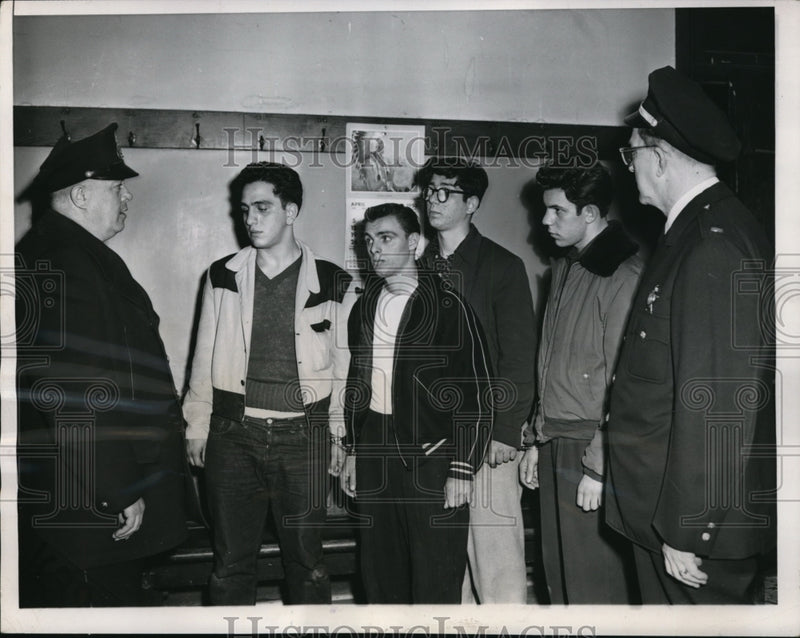 Load image into Gallery viewer, 1953 Press Photo Chicago Cop Ed Kasiak, Lt Ed woelfie &amp; bandits,Mastandrea
