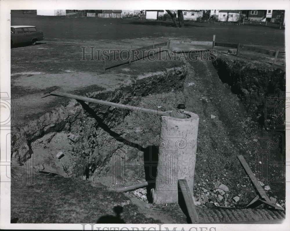 1958 Press Photo Crater in road at Forest Hills park that must be repaired