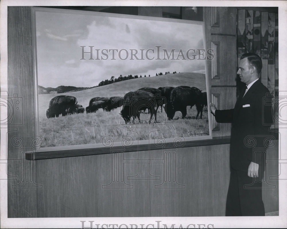1956 Press Photo Ernest Gray is in charge of Hannah Pavilion - Historic Images