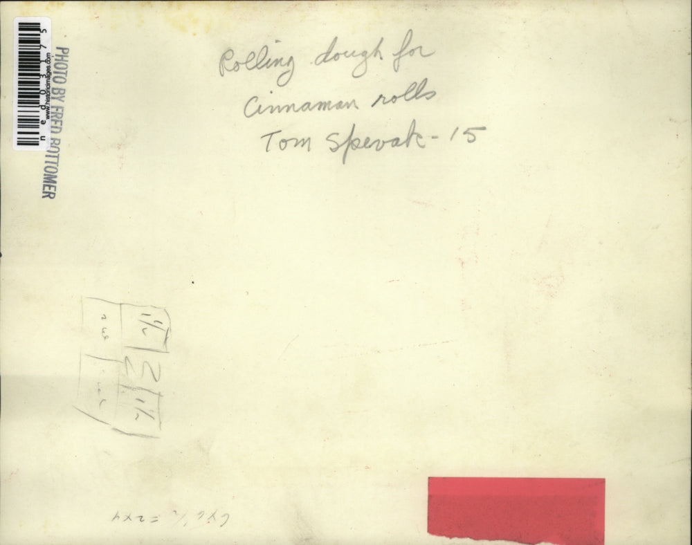 Press Photo Tom Spevak rolling dough for cinnamon rolls