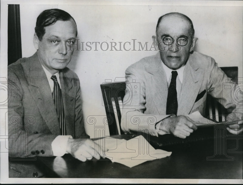 Load image into Gallery viewer, 1935 Press Photo Criminal lawyer Atty Ben Laska &amp; Atty David Tant on trial
