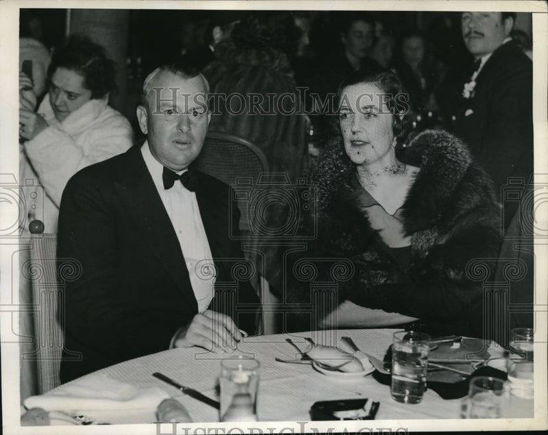 Load image into Gallery viewer, 1936 Press Photo Col WC Lewis &amp; Marlboro Duchess at Charity Ball in Palm Beach
