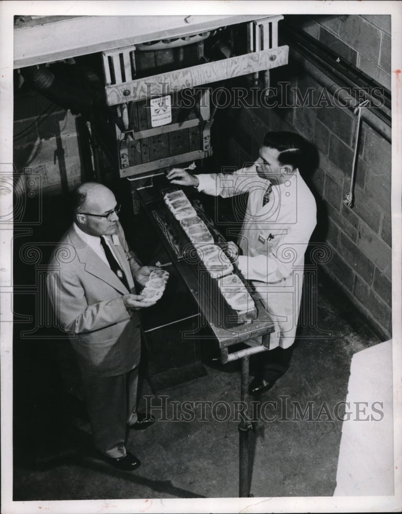 Load image into Gallery viewer, 1955 Press Photo Dr HE Robinson &amp; Dr WM Urbain &amp; irradition of steaks
