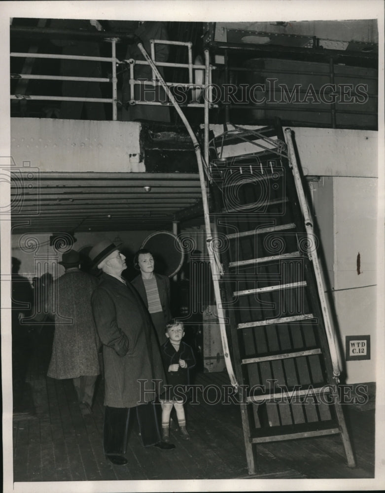 Load image into Gallery viewer, 1939 Press Photo NYC Liner President Harding damaged by a hurricane
