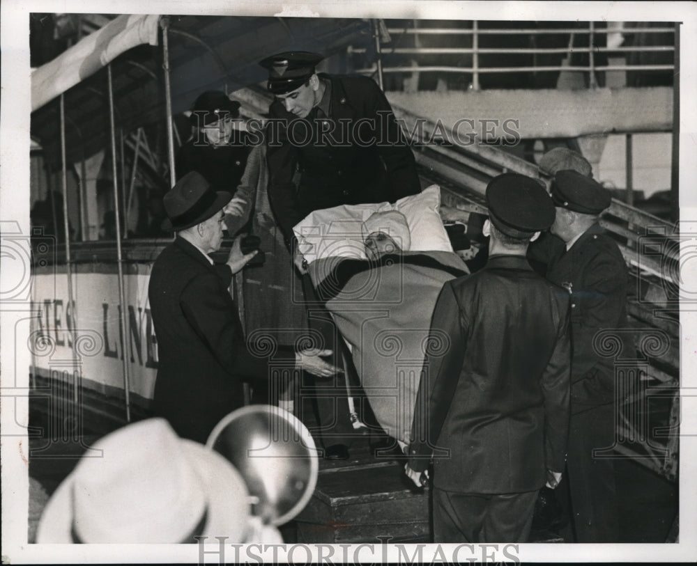1939 Press Photo nightmare voyage ends for Mrs Alvarez Munez