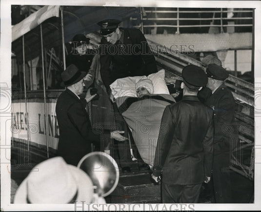 1939 Press Photo nightmare voyage ends for Mrs Alvarez Munez