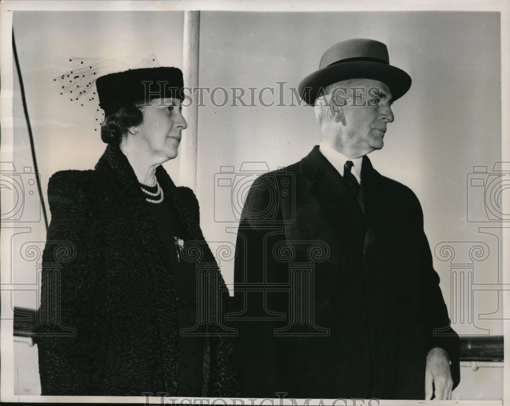 1939 Press Photo The Hon. Cordell Hull & wife arrive in NYC