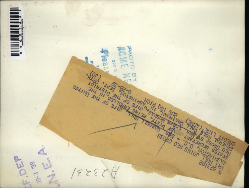 1939 Press Photo Wash DC Mrs Cordell Hull enrolled in Red Cross by Mrs E Morris