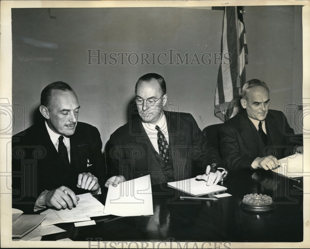 1942 Press Photo Wash DC Hon O Lyttleton, DM Nelson, CD Howe war production