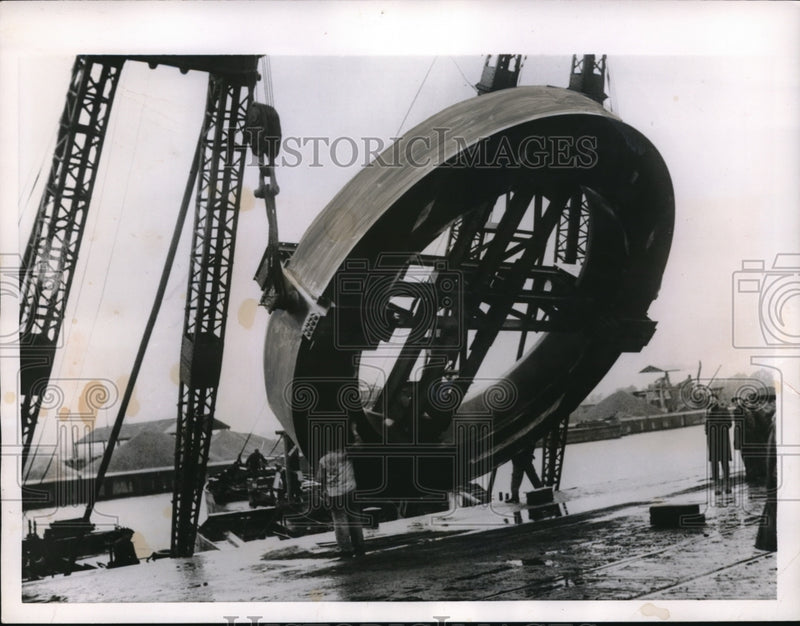 Load image into Gallery viewer, 1955 Press Photo A giant magnet for the Nuclear Reserach Laboratory in Geneva
