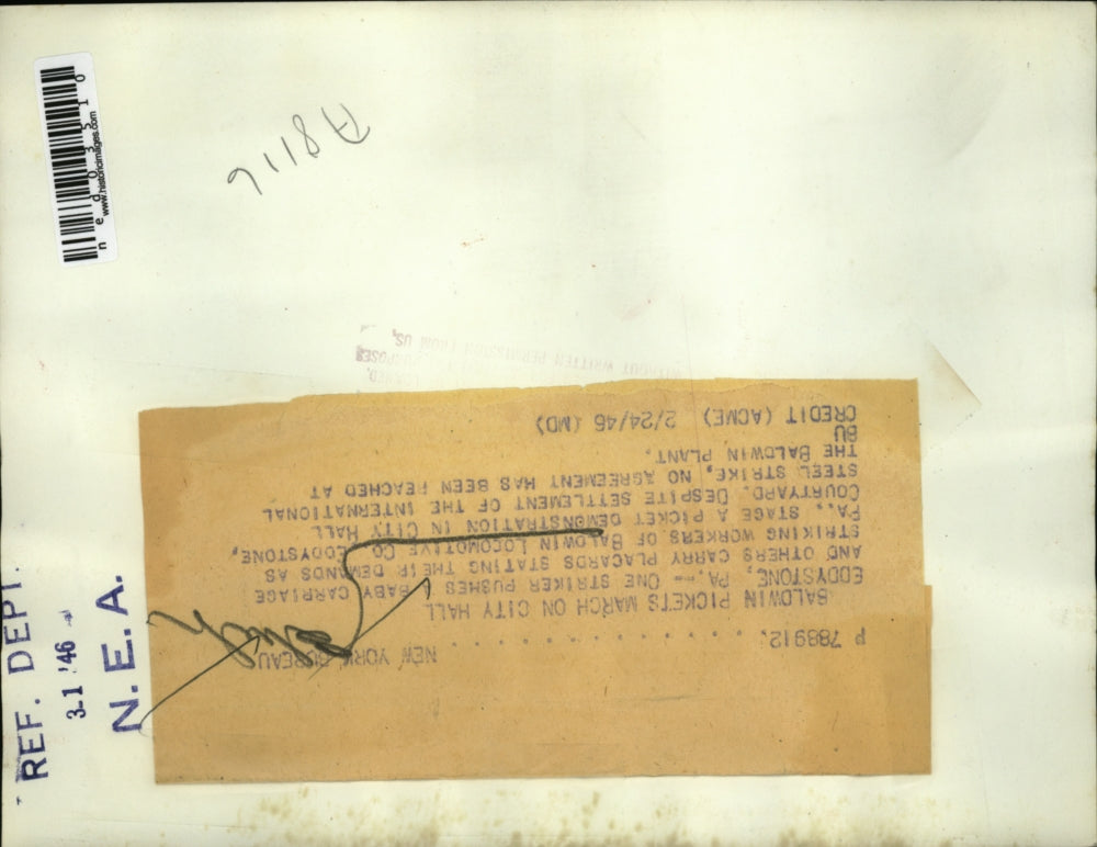 1946 Press Photo Eddystone Pa Pickets march on City Hall - ned03510